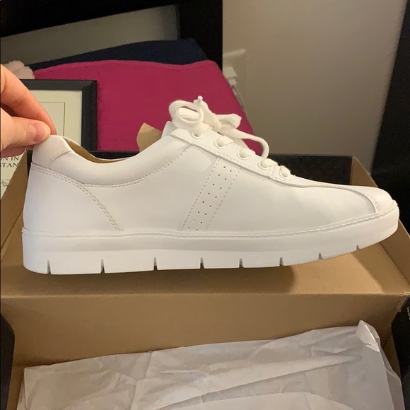 Brand new never wore them. - Picture 3 of 4